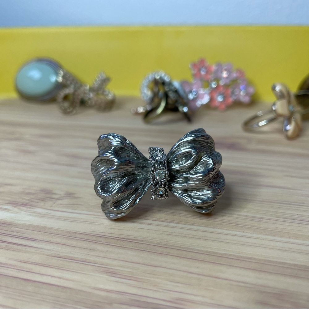 Big heavy bow ring